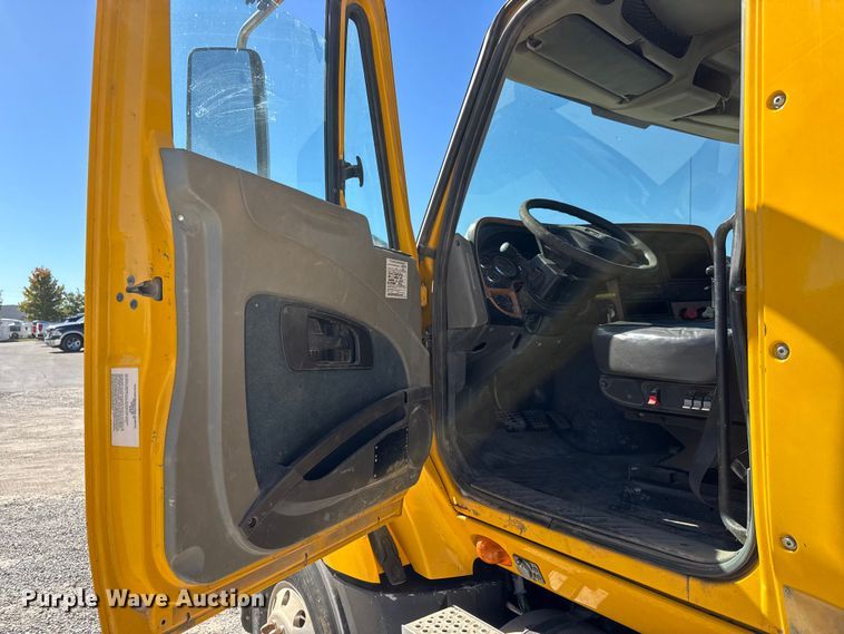 image for item EM8457 2011 International  ProStar Premium semi truck