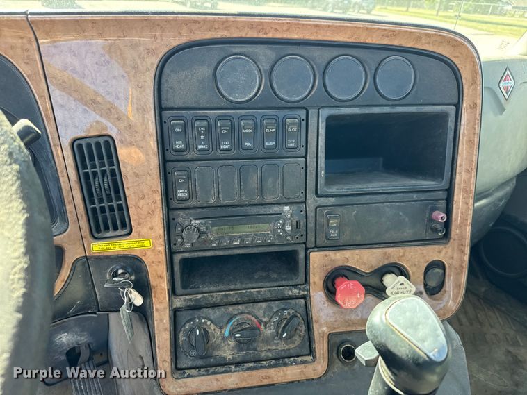 image for item EM8457 2011 International  ProStar Premium semi truck