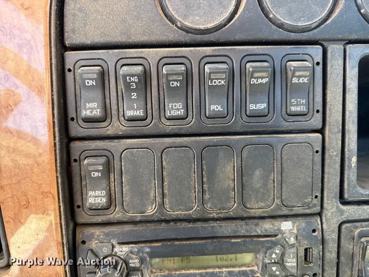 image for item EM8457 2011 International  ProStar Premium semi truck