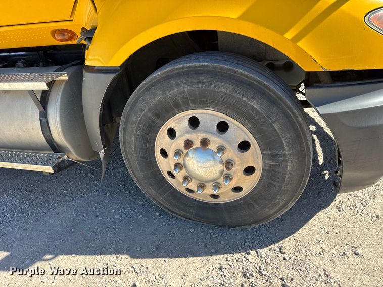 image for item EM8457 2011 International  ProStar Premium semi truck