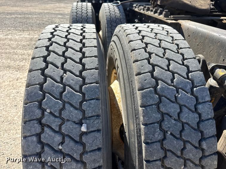 image for item EM8457 2011 International  ProStar Premium semi truck