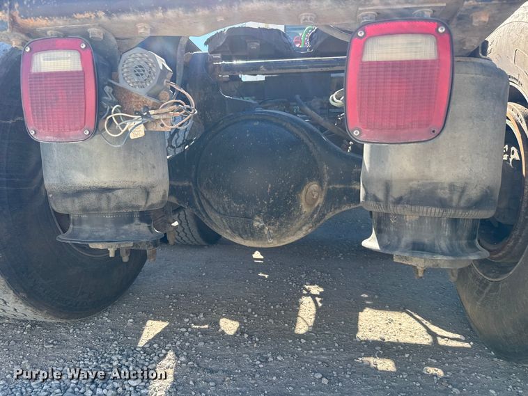 image for item EM8458 2005 International  9200i semi truck