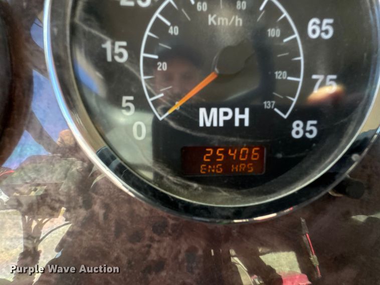 image for item EM8458 2005 International  9200i semi truck