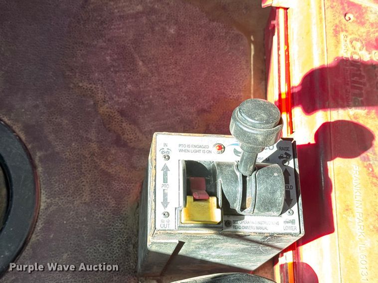 image for item EM8458 2005 International  9200i semi truck