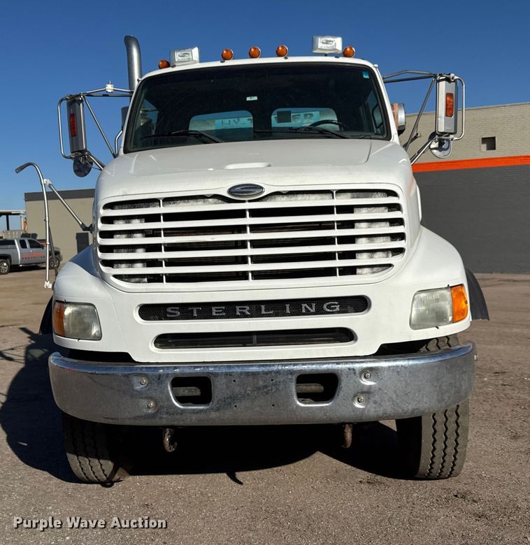 image for item EM8467 2007 Sterling LT9500 roll-off container truck