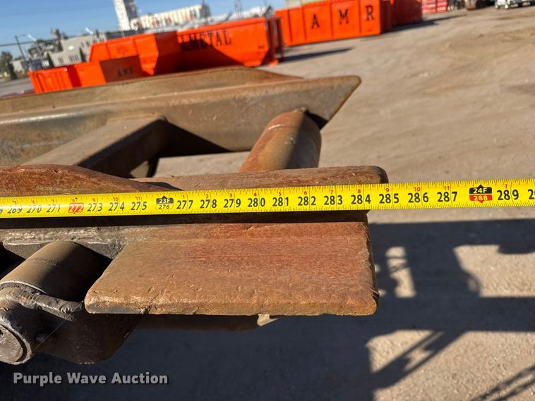 image for item EM8467 2007 Sterling LT9500 roll-off container truck