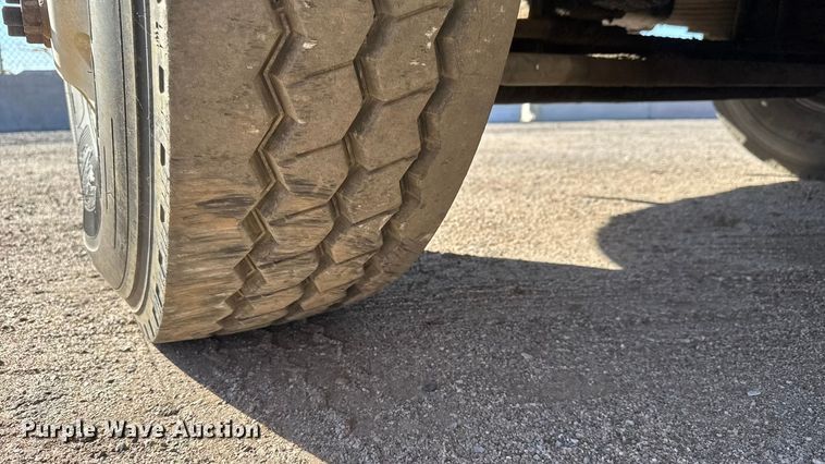 image for item EM8467 2007 Sterling LT9500 roll-off container truck