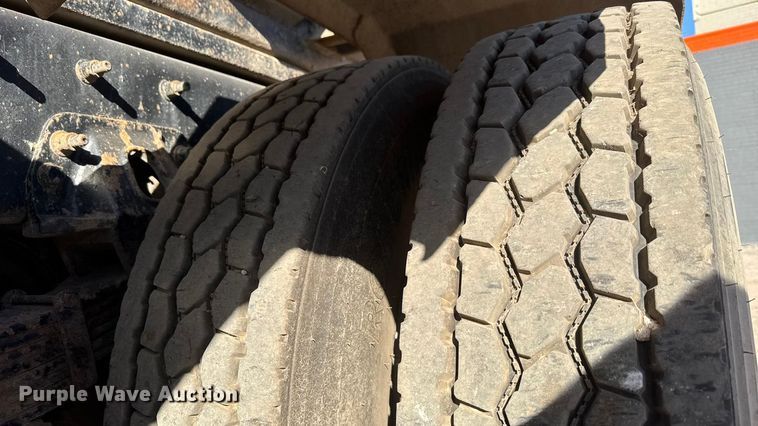 image for item EM8467 2007 Sterling LT9500 roll-off container truck