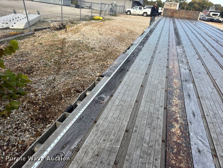 image for item EN0674 2008 Transcraft DTL-2100 RS2 drop deck trailer