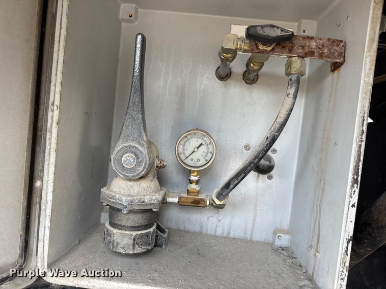 image for item EN0674 2008 Transcraft DTL-2100 RS2 drop deck trailer