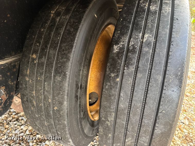 image for item EN0674 2008 Transcraft DTL-2100 RS2 drop deck trailer