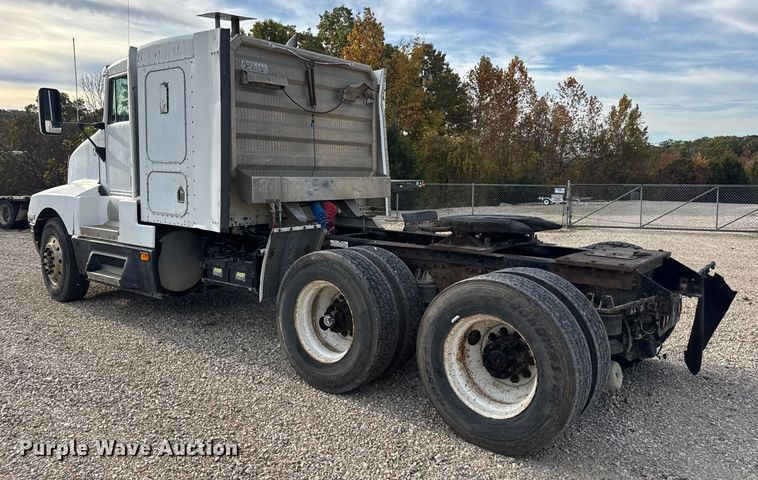 image for item EN0675 1993 Kenworth T600 semi truck