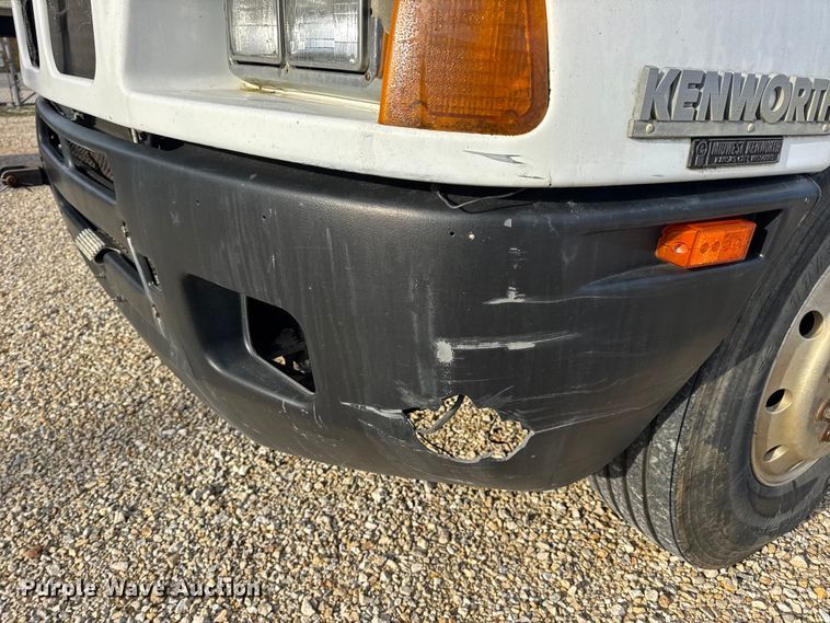 image for item EN0675 1993 Kenworth T600 semi truck