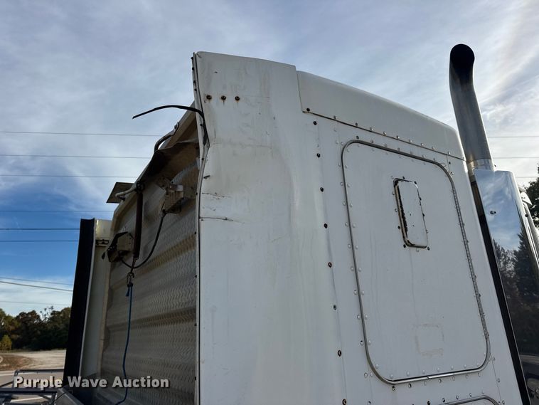 image for item EN0675 1993 Kenworth T600 semi truck