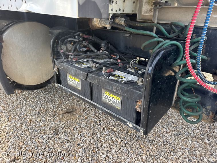 image for item EN0675 1993 Kenworth T600 semi truck