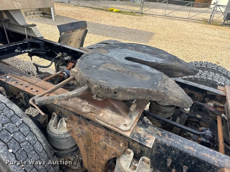 image for item EN0675 1993 Kenworth T600 semi truck