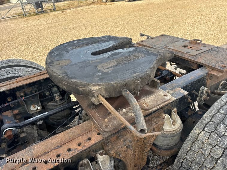 image for item EN0675 1993 Kenworth T600 semi truck