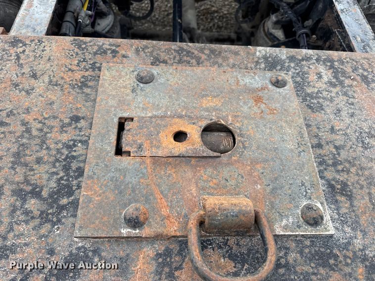 image for item EN0675 1993 Kenworth T600 semi truck