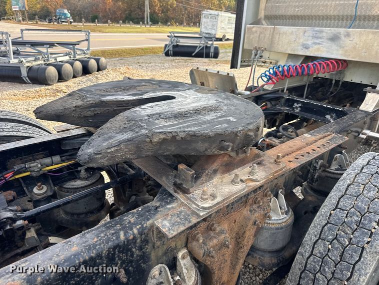 image for item EN0675 1993 Kenworth T600 semi truck