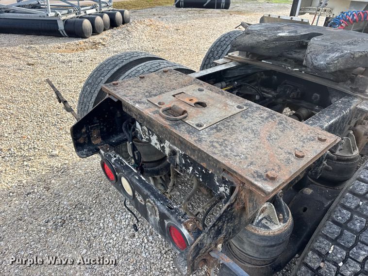 image for item EN0675 1993 Kenworth T600 semi truck