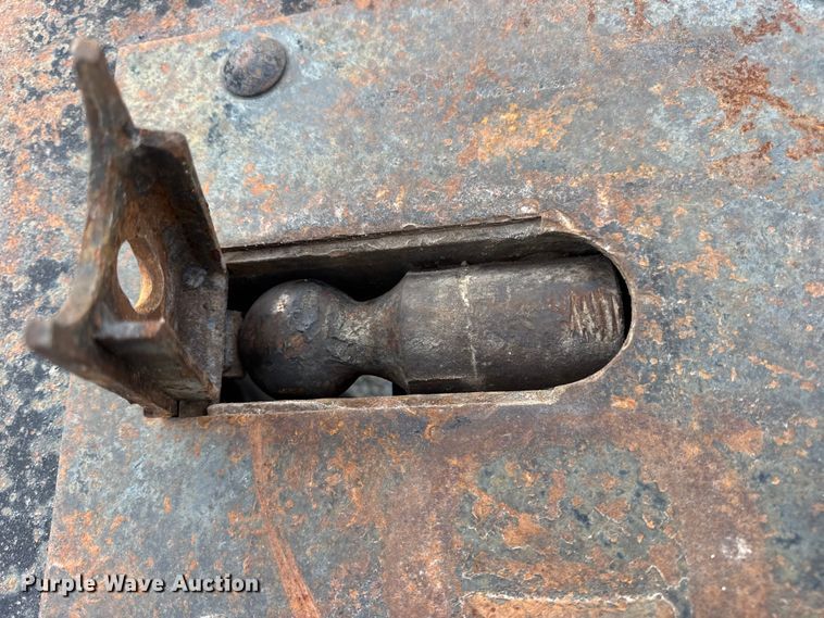 image for item EN0675 1993 Kenworth T600 semi truck