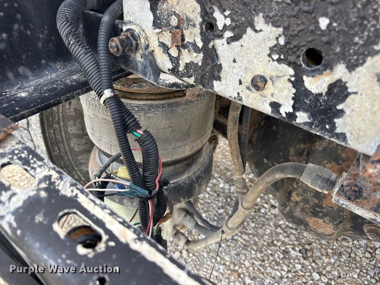 image for item EN0675 1993 Kenworth T600 semi truck