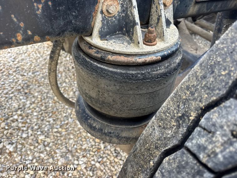 image for item EN0675 1993 Kenworth T600 semi truck