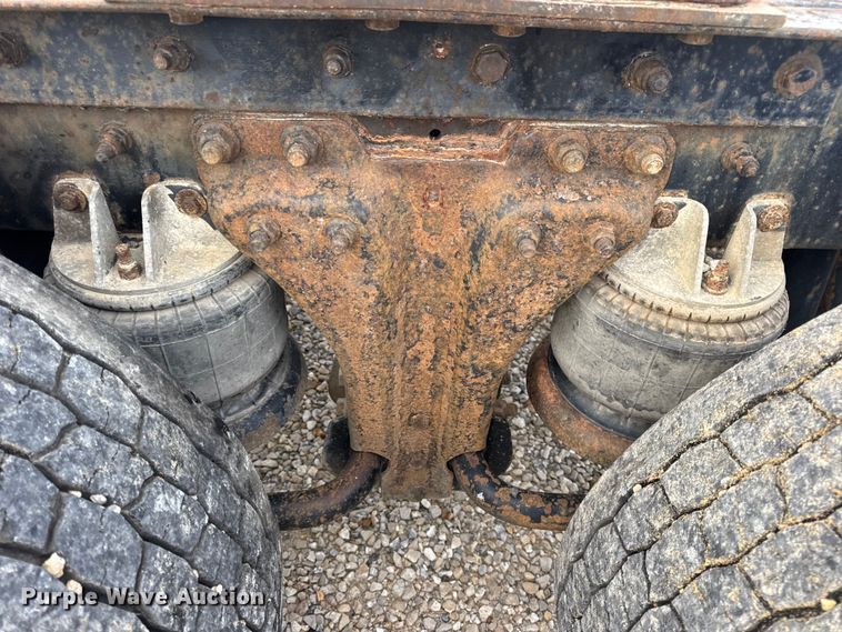 image for item EN0675 1993 Kenworth T600 semi truck