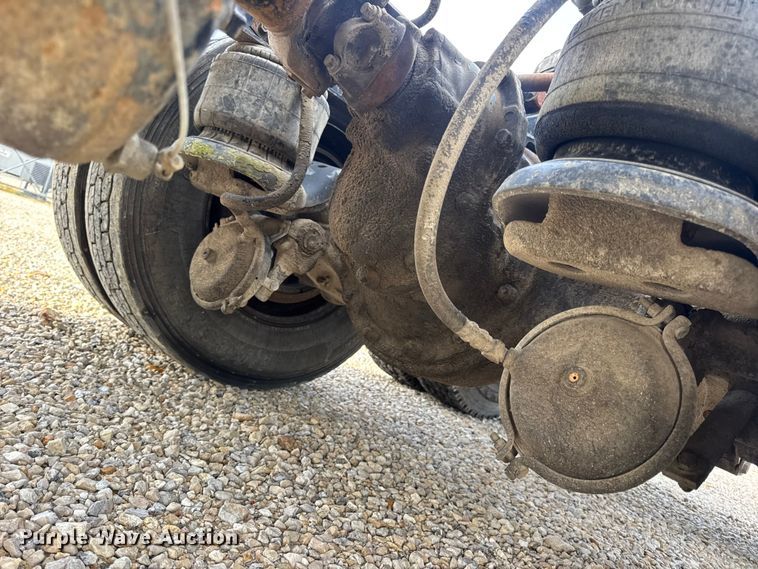 image for item EN0675 1993 Kenworth T600 semi truck