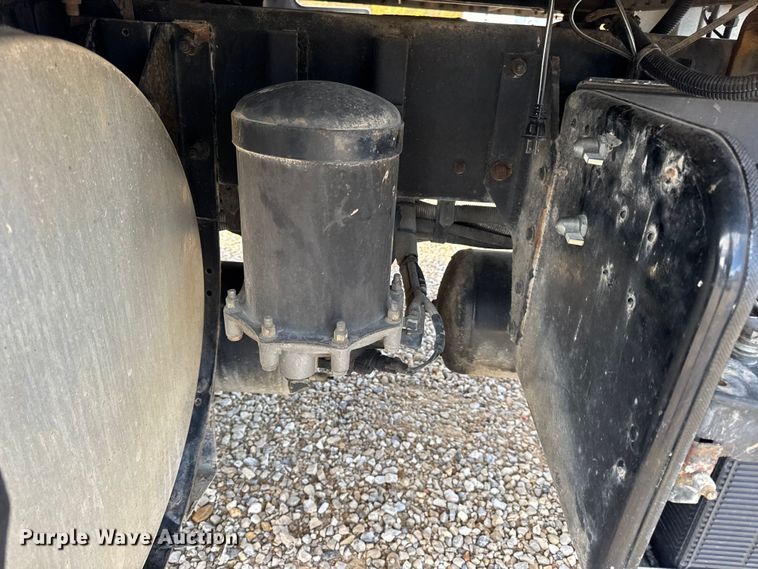 image for item EN0675 1993 Kenworth T600 semi truck