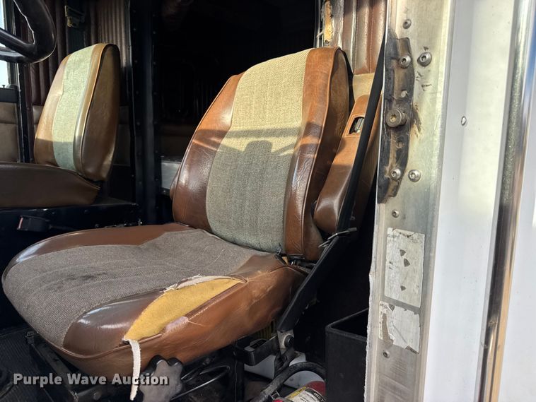 image for item EN0675 1993 Kenworth T600 semi truck