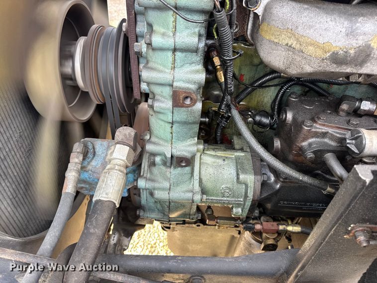 image for item EN0675 1993 Kenworth T600 semi truck