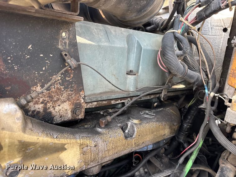 image for item EN0675 1993 Kenworth T600 semi truck