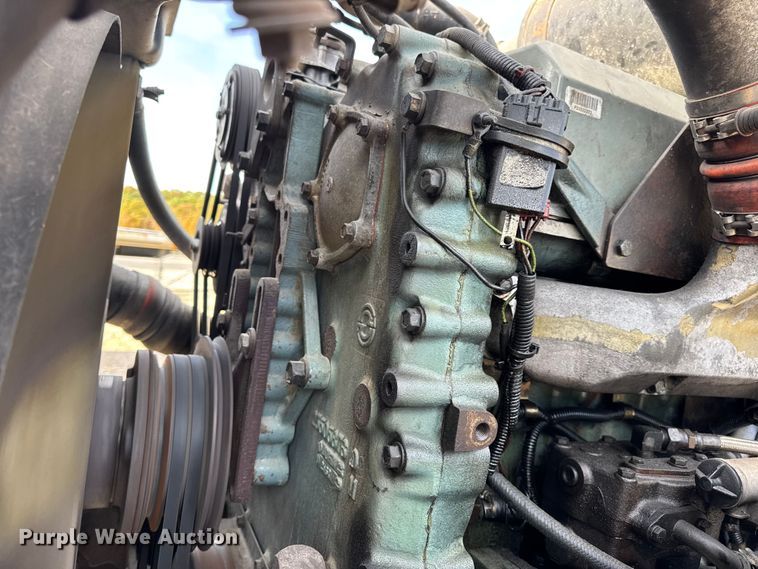 image for item EN0675 1993 Kenworth T600 semi truck