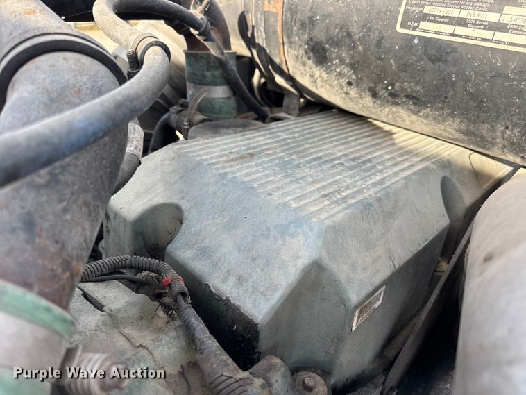 image for item EN0675 1993 Kenworth T600 semi truck