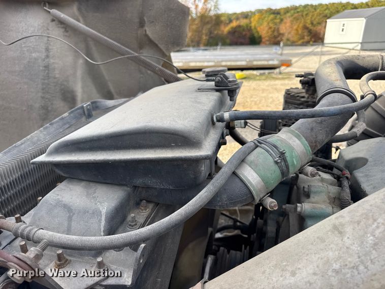 image for item EN0675 1993 Kenworth T600 semi truck