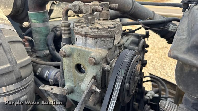 image for item EN0675 1993 Kenworth T600 semi truck