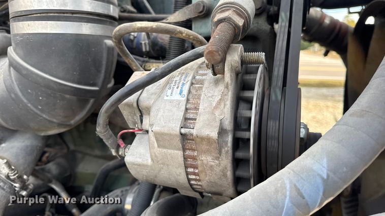 image for item EN0675 1993 Kenworth T600 semi truck