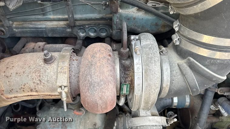 image for item EN0675 1993 Kenworth T600 semi truck