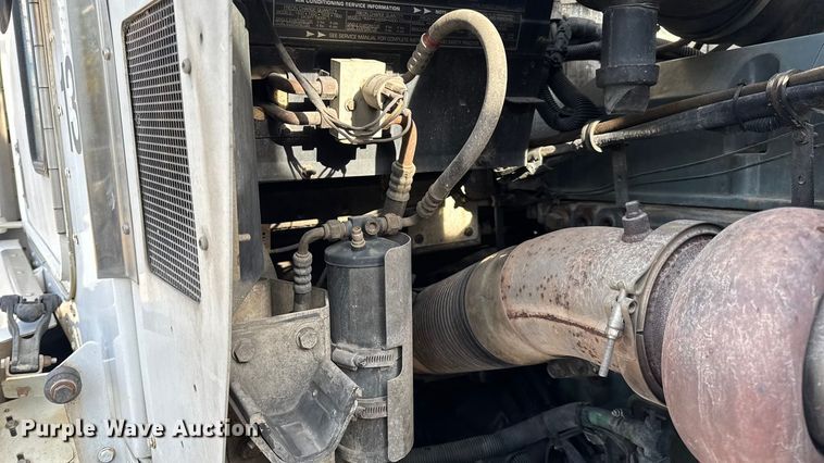 image for item EN0675 1993 Kenworth T600 semi truck