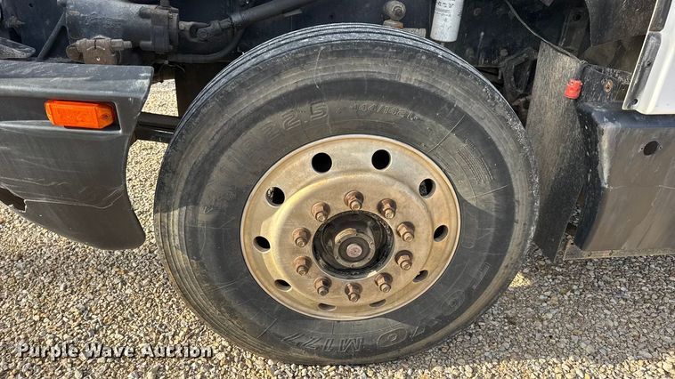 image for item EN0675 1993 Kenworth T600 semi truck