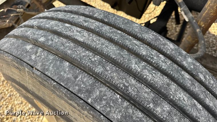 image for item EN0675 1993 Kenworth T600 semi truck