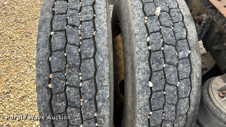 image for item EN0675 1993 Kenworth T600 semi truck