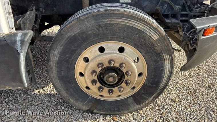 image for item EN0675 1993 Kenworth T600 semi truck