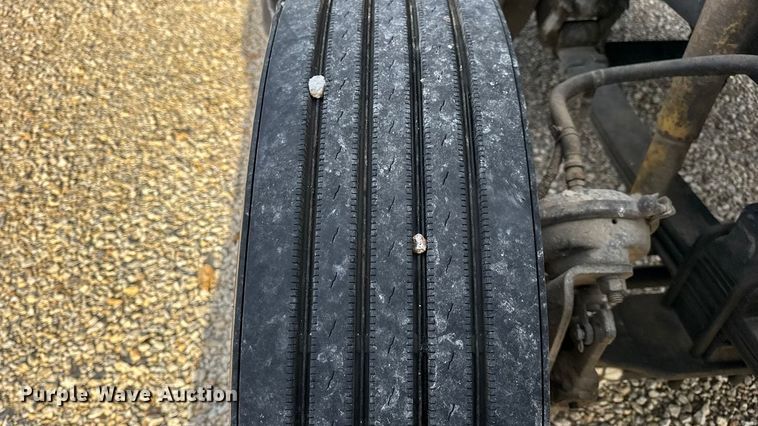 image for item EN0675 1993 Kenworth T600 semi truck