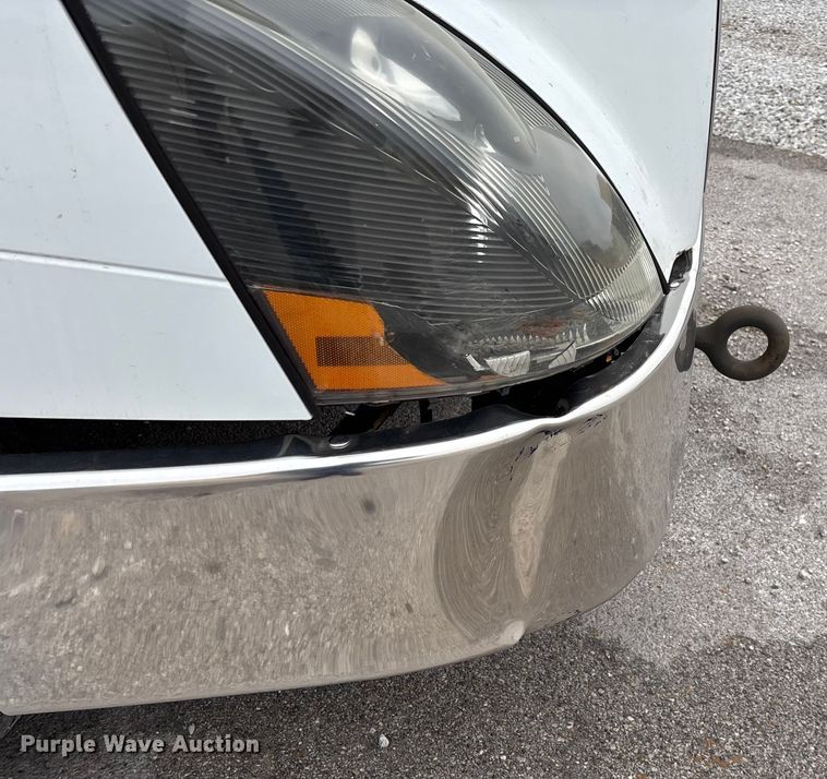 image for item EN5737 2016 Volvo VNL semi truck