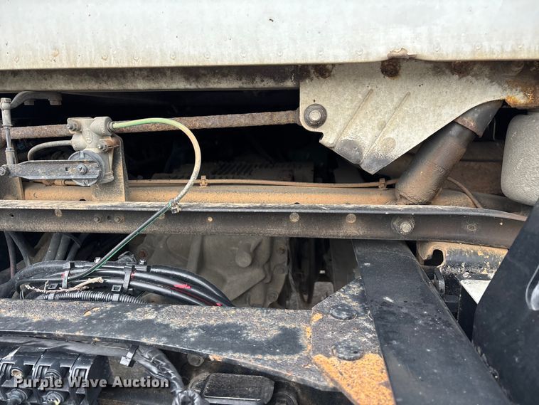 image for item EN5737 2016 Volvo VNL semi truck