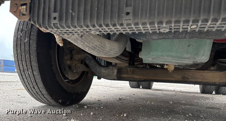 image for item EN5737 2016 Volvo VNL semi truck