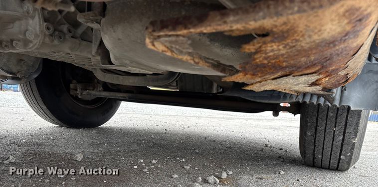 image for item EN5737 2016 Volvo VNL semi truck