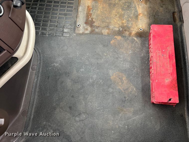 image for item EN5737 2016 Volvo VNL semi truck